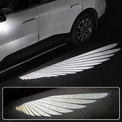 إضاءة جانبية على شكل أجنحة للسيارة